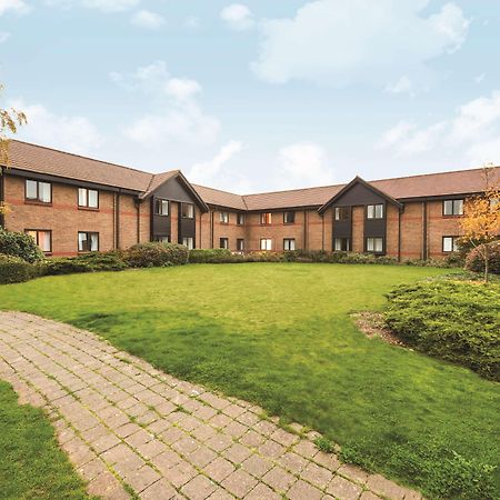 Hotel Ramada By Wyndham Cambridge Fen Drayton Esterno foto