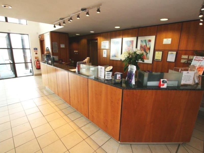 Hotel Ramada By Wyndham Cambridge Fen Drayton Esterno foto